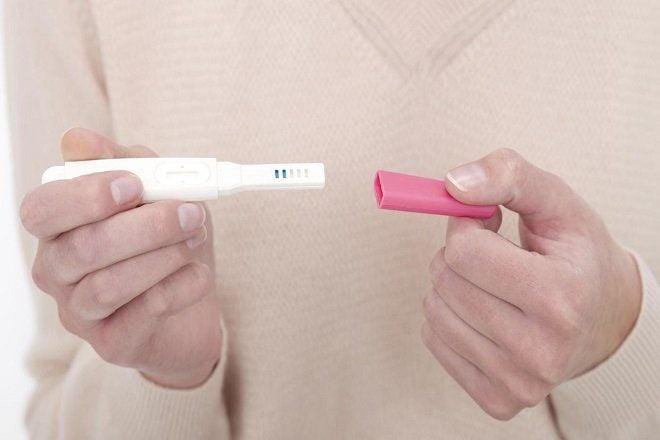 Thử thai tại nhà: chúng ta có thể tin tưởng vào kết quả? | Vinmec