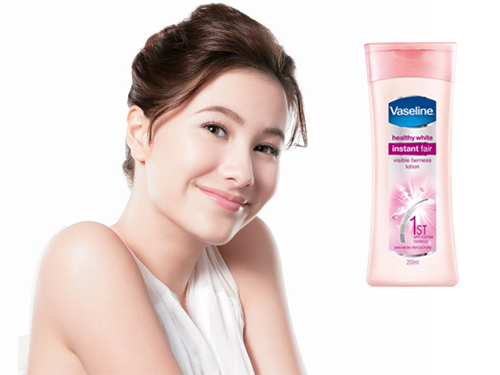 Kem dưỡng trắng da mặt Vaseline